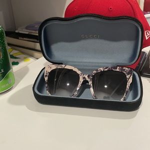 Ladies Gucci Gradient Square Sunglasses NWOT!